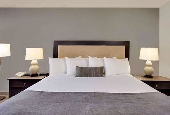 Hotel, Ramada by Wyndham Kamloops