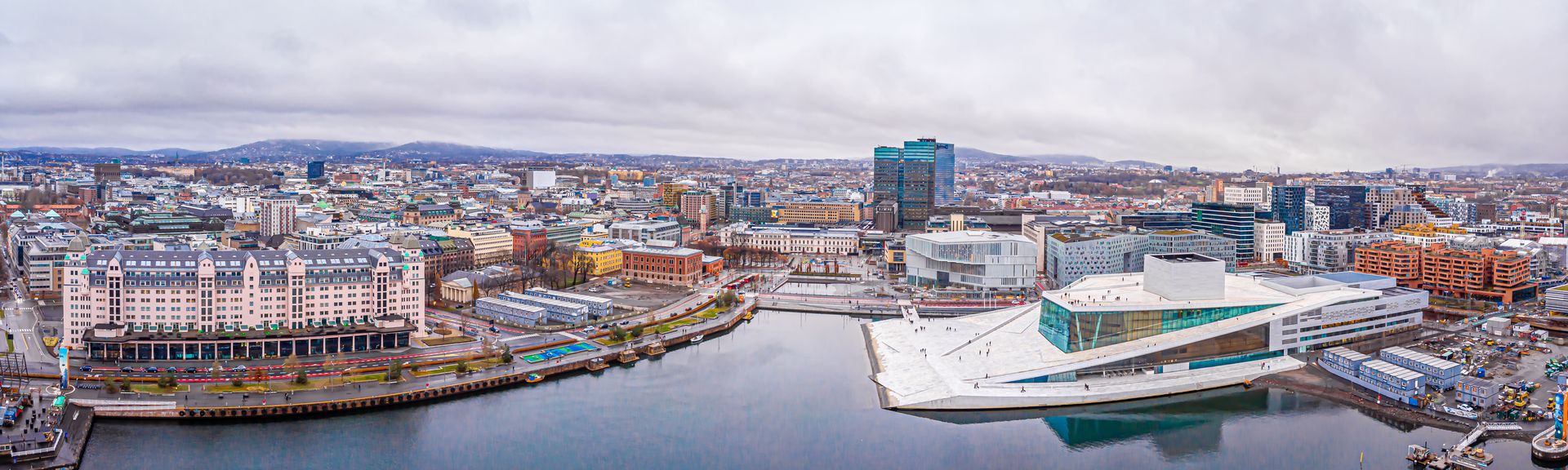 Blick auf die Oper und den Hafen von Oslo