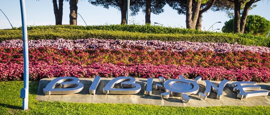 Strassenverzierung Bibione