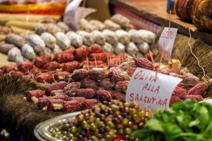 Oliven und Salami