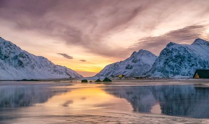 Schneebedeckte Berge auf den Lofoten