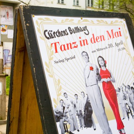 Berlin Städtereisen Urlaub Werbeaufsteller von Clärchens Ballhaus