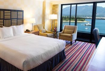Hotel, Pinnacle Hotel Vancouver Harbourfront