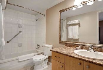 Hotel, Days Inn by Wyndham Victoria Uptown