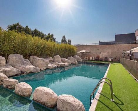 Hotel Puerta De Bilbao-1