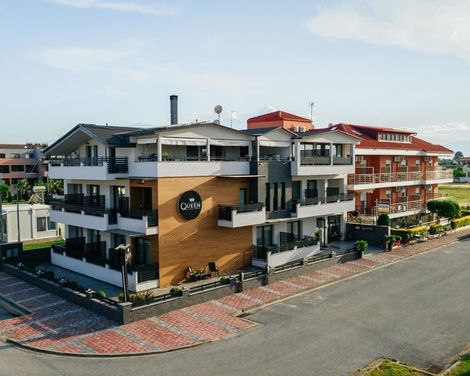 Elizabeth Queen Luxuxy Rooms-2