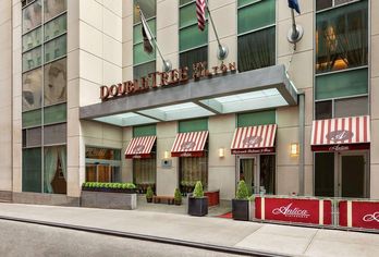 DoubleTree by Hilton New York Downtown