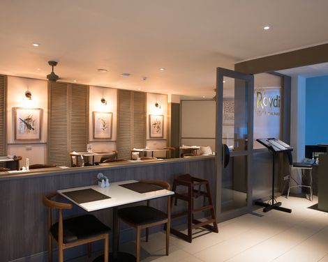 Sawaddi Patong Resort & Spa by Tolani-4