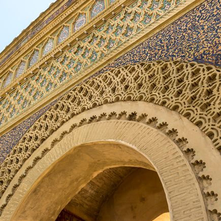Reich verziert und wunderschön – das Stadttor Bab Mansour von Meknes