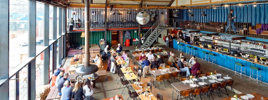 Einzigartiges Design im hippen Restaurant Pllek in Amsterdam Noord