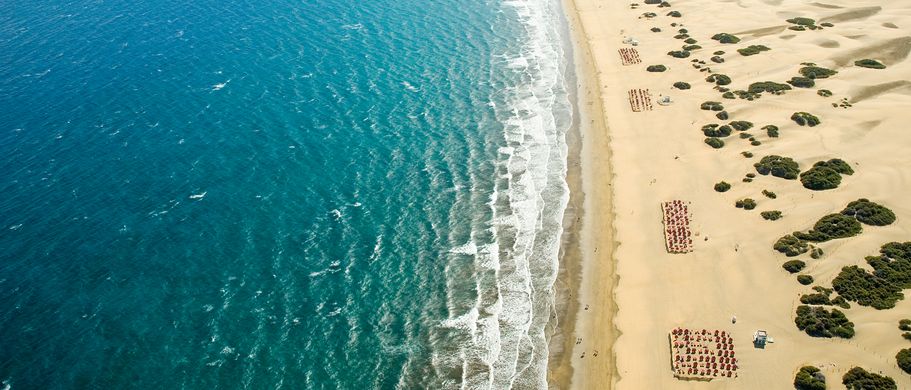 Der beliebteste Strand von Gran Canaria: Der Playa del Inglés bei Maspalomas ist so riesig, dass garantiert für jeden ein ruhiges Plätzchen dabei ist