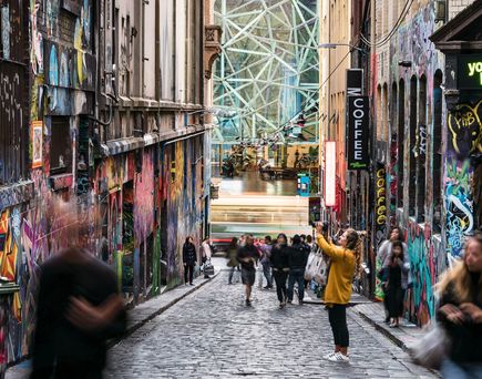 Versteckte Boutiquen und viel Street-Art in den engen und quirligen Laneways 