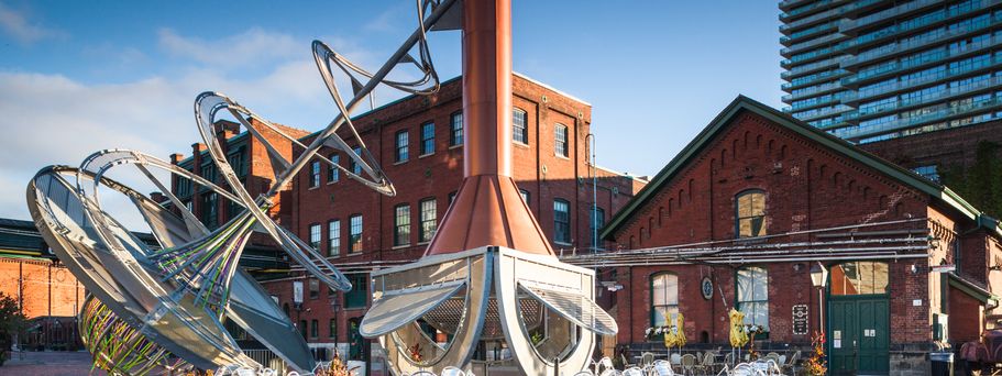 Kunst und Kulinarik im ehemaligen Industriepark Distillery District 