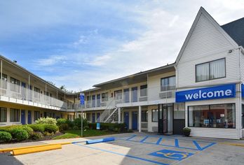 Hotel, Motel 6 Hartford Southington
