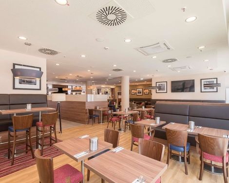 Hampton by Hilton Hamburg City Centre-3