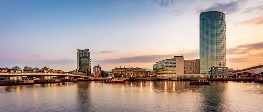 Belfast Urlaub Lagan River bei Nacht