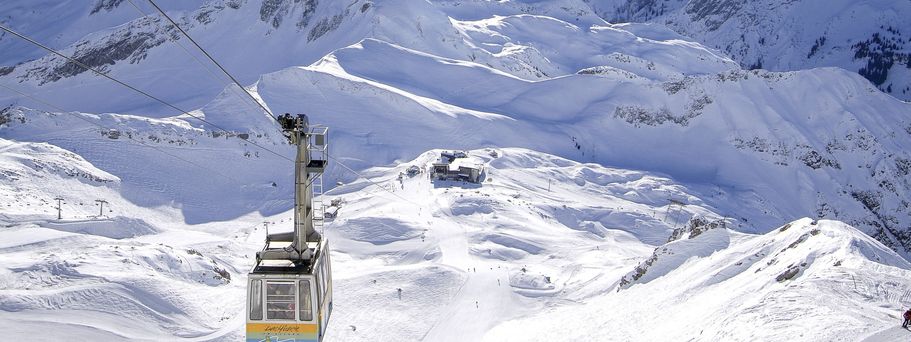 Mit der Kabinenseilbahn geht es rauf aufs Nebelhorn