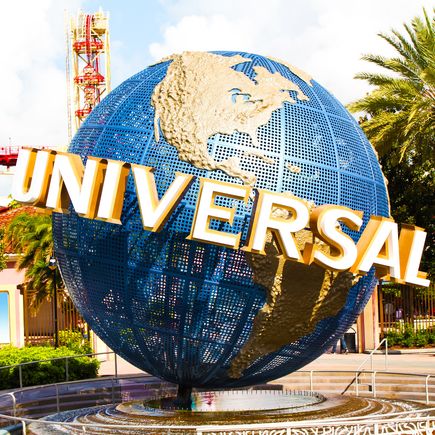 Roadtrip: Urlaub in Florida Orlando Logo der Universal Studios vor dem Eingang