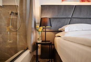 Hotel, Hotel Paris