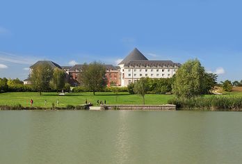 Hotel, Grand Magic Hotel