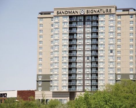 Sandman Signature Toronto Airport Hotel-1