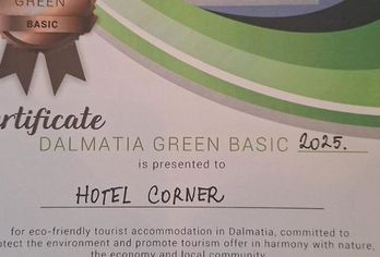 Hotel, Hotel Corner