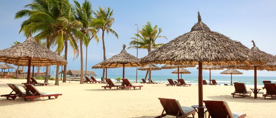 Da Nang Beach bietet viel weißen Sand und Palmen