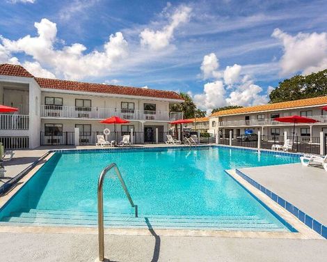 Travelodge by Wyndham Orlando Lake Buena Vista South-4