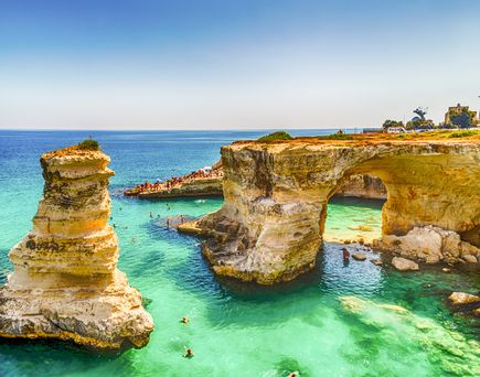 Ferienhaus Italien Urlaub Felsen im Wasser