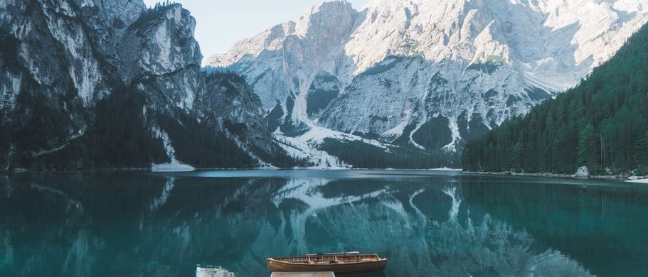 Wandern in Südtirol Urlaub Italien Zwei Wanderer glücklich in den Bergen