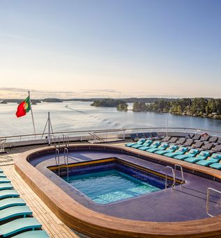 Pooldeck auf der Vasco da Gama