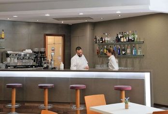 Hotel, Port Feria