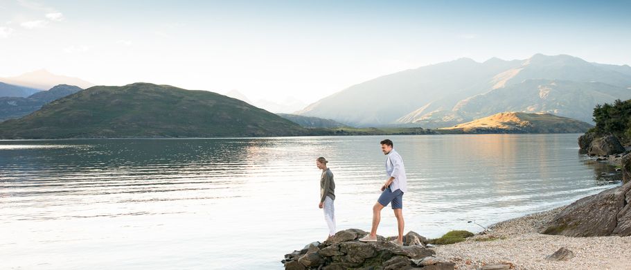 Camper Neuseeland Urlaub Reisen Zwei Personen am See Lake Wanaka