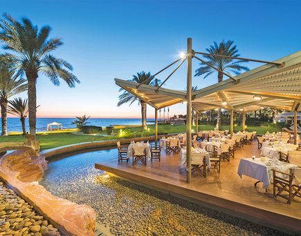 Poollandschaft Constantinou Bros Athena Beach Hotel
