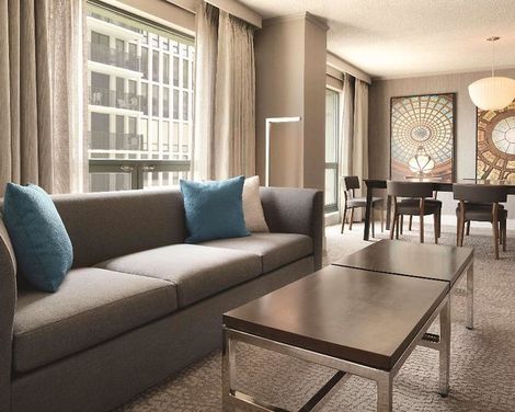 Hilton Chicago/Magnificent Mile Suites-3