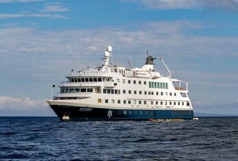 Kreuzfahrtschiff, MS Santa Cruz II