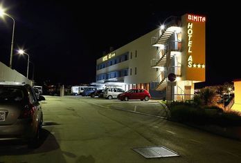 Hotel, Hotel As