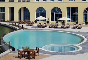 Hotel, Millennium Lakeview Hotel
