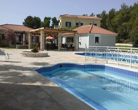 Zeus Studios & Apartments-0