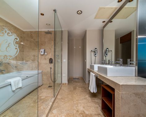 Commodore Elite Suites & Spa-0