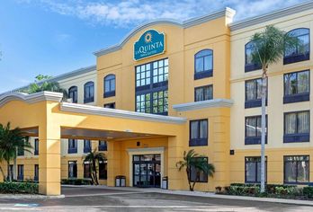 Hotel, La Quinta Inn & Suites by Wyndham Tampa North I-75