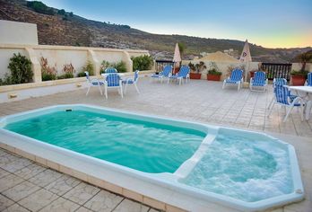 Hotel, Saint Patrick's Hotel