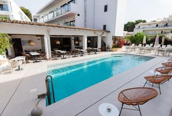 Hotel, Petit Garden Hotel by Flacalco