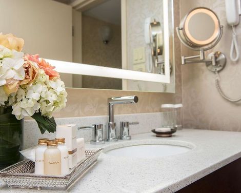 Best Western Premier Chateau Granville Hotel & Suites & Conference Centre-4