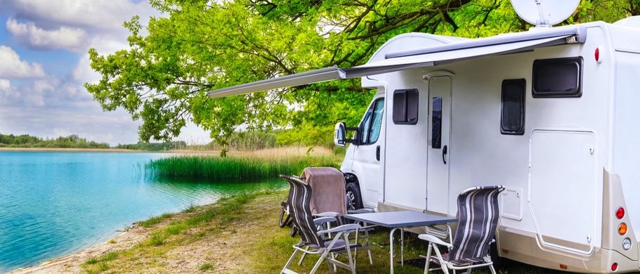 Wohnmobil am See