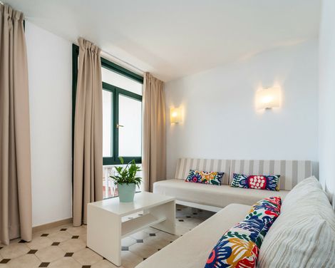 Hotel Apartamentos Beach Club Menorca-3