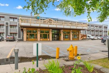 Hotel, Clarion Hotel & Suites