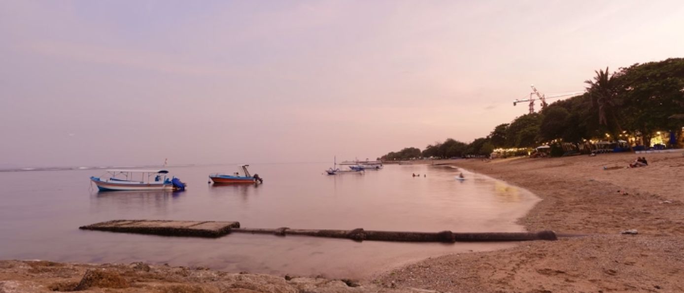  Sanur Beach im Morgengrauen. Einer der schönsten Strände Balis.