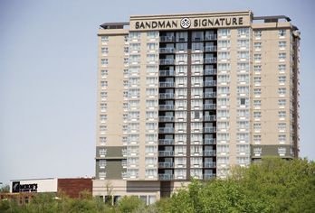 Hotel, Sandman Signature Toronto Airport Hotel