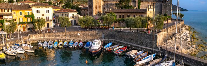 Blick auf Torri del Benaco und dem See.